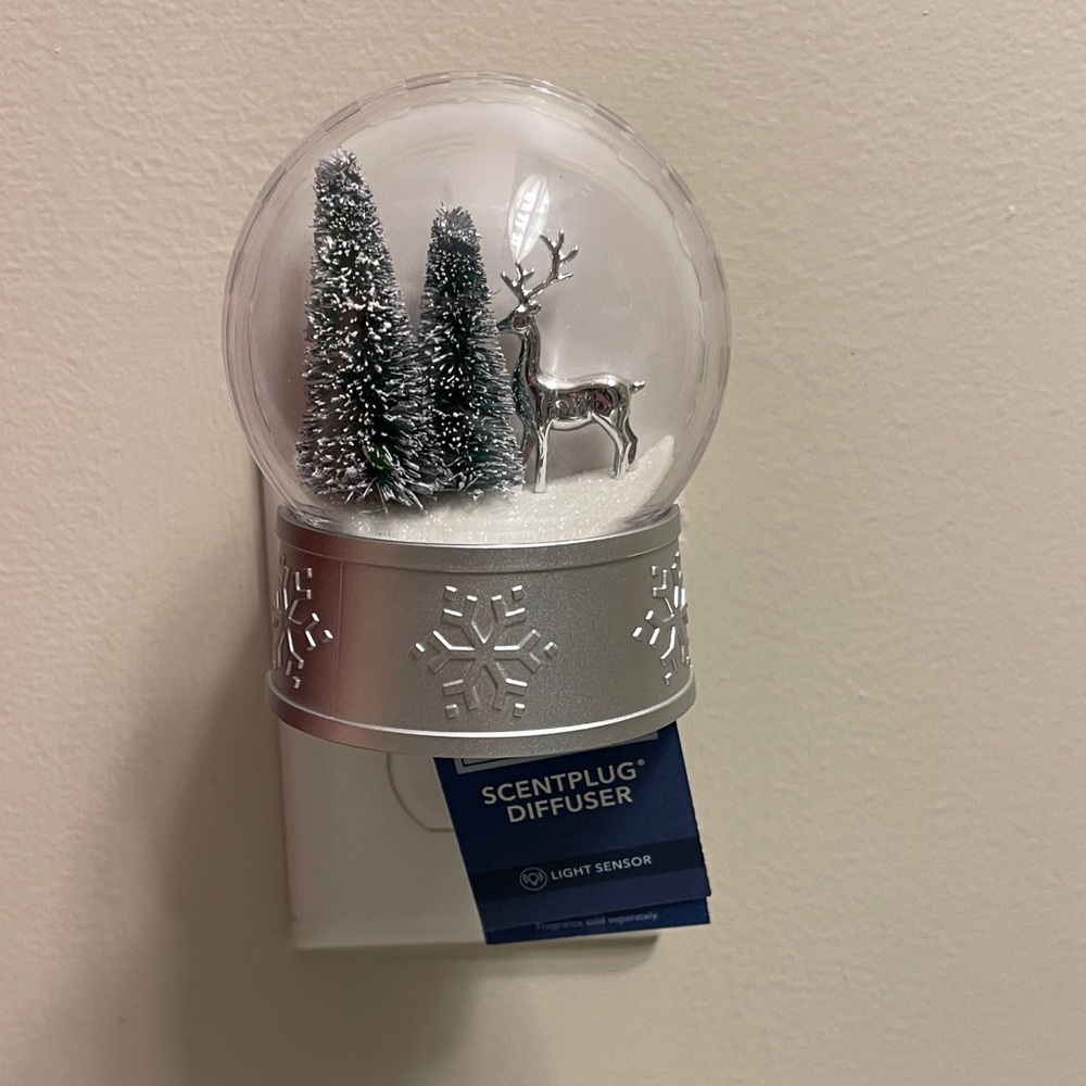 Yankee Candle Holiday ScentPlug with Silver and Green Accents